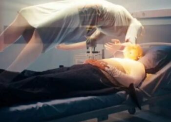 मौत के 4 दिन बाद जिंदा हुई महिला! सुनिए परलोक का आंखों देखा हाल! कौन मिला सबसे पहले?