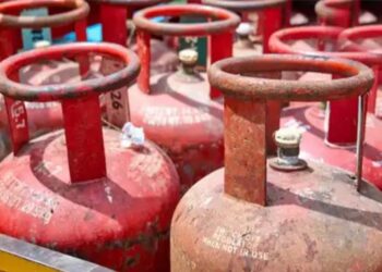 रसोई गैस ने उजाड़ दिया पूरा परिवार, मामूली विवाद के बाद 26 साल की रीना ने दी जान, बिलखती रह गई मासूम