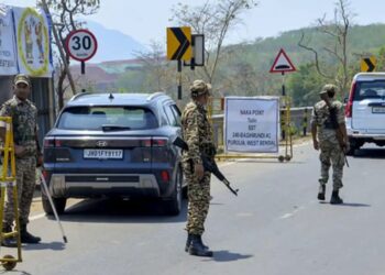 बंगाल में चुनाव आयोग का अजब गज़ब आदेश, ‘बंगाल में बाइक चलाने और पीछे बैठने पर लगा बैन, तत्काल रिसॉर्ट-तट और होटल खाली कर दो…