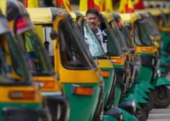 महाराष्ट्र में ऑटो-रिक्शा और टैक्सी चालकों के लिए मराठी अनिवार्य से बवाल, MNS नेता ने दी धमकी- ‘सड़क पर पीटेंगे’