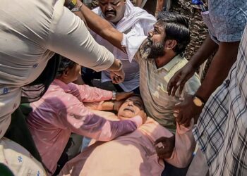 बंगाल में लगातार जारी बवाल, अभिषेक के बाद अब TMC सांसद कल्याण बनर्जी पर हमला. हुगली में ज्ञापन सौंपने जाते वक्त हुई मारपीट