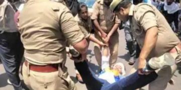 स्मार्ट मीटर के खिलाफ लखनऊ में आम आदमी पार्टी का हल्लाबोल, शक्ति भवन पर प्रदर्शन, पुलिस ने घसीटकर हटाया