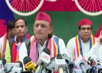 सिद्धार्थनगर में पानी की टंकी पर हादसा: अखिलेश यादव ने भाजपा पर लगाया भ्रष्टाचार का आरोप