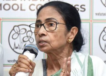 बंगाल में क्या होगा आधी रात के बाद? ममता की जिद ने बढ़ाया सस्पेंस, राष्ट्रपति शासन की चर्चा तेज