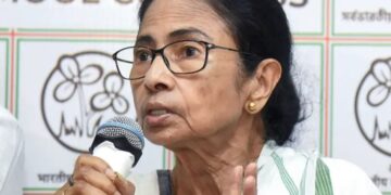 बंगाल में क्या होगा आधी रात के बाद? ममता की जिद ने बढ़ाया सस्पेंस, राष्ट्रपति शासन की चर्चा तेज