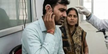 कान खुजाना पड़ गया भारी, 25 वर्षीय युवक की सुनने की क्षमता गई, चेहरे की नस तक पहुंचा संक्रमण