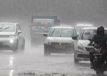 पूरे उत्तर प्रदेश में वर्षा-तूफान का ‘महा अलर्ट’, 100 KM प्रति घंटे की रफ्तार से चलेंगी हवाएं, प्रशासन सतर्क