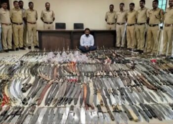 महाराष्ट्र को दहलाने की साजिश नाकाम! खंजर, तलवारें और कोयता जैसे साढ़े चार हजार से ज्यादा धारदार हथियार बरामद