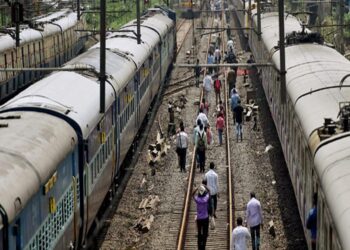 Train Cancelled: रेलवे ने कई ट्रेनों को किया रद्द और डायवर्ट, भीषण गर्मी में होगी टेंशन, जानें कारण