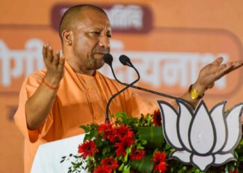 54 साल के हुए उत्तर प्रदेश मुख्यमंत्री योगी आदित्यनाथ, जानिए कैसे तय किया योगी से मुख्यमंत्री तक का सफर?