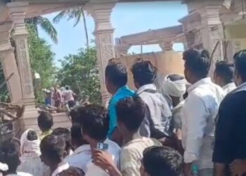 बड़ा हादसा ! महाराष्ट्र के परभणी में बड़ा हादसा, हनुमान मंदिर परिसर में छत गिरी; मलबे में कई श्रद्धालु दबे, मची अफरातफरी