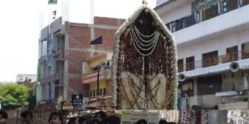 “या हुसैन”, “या सकीना”, “या अब्बास” और “या मौला अली” की सदाओं से गूँज उठा लखनऊ, इमामबाड़े से निकाला “यौमे आशूरा” का जुलूस, हजारों अज़ादार शामिल