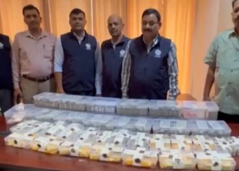 पूर्व असिस्टेंट क्षेत्रीय परिवहन अधिकारी (ARTO) ललित कुमार के घर में मिला ‘कुबेर का खजाना,13 किलो सोना और नोटों के बंडल देख उड़े होश!