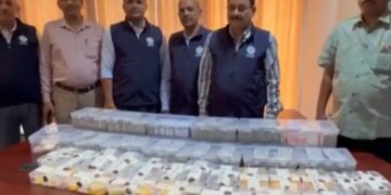 पूर्व असिस्टेंट क्षेत्रीय परिवहन अधिकारी (ARTO) ललित कुमार के घर में मिला ‘कुबेर का खजाना,13 किलो सोना और नोटों के बंडल देख उड़े होश!