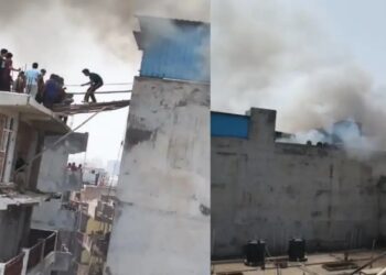नोएडा के ममूरा गाँव में भीषण अग्निकांड, इलेक्ट्रिक बाइक में स्पार्किंग से मकान में लगी आग, 2 की मौत; 50 लोगों का रेस्क्यू​