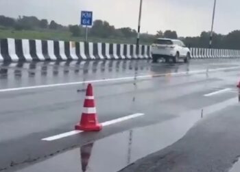 भ्रष्टाचार की भेंट चढ़ा कानपुर-लखनऊ एक्सप्रेसवे, 4700 करोड़ का प्रोजेक्ट, बारिश में धंसा