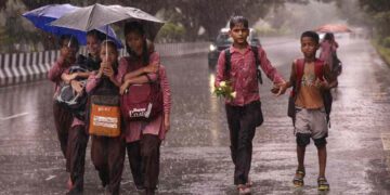 लखनऊ में ज़बरदस्त बारिश का अलर्ट, 12वीं तक के सभी स्कूल रहेंगे बंद, जिलाधिकारी ने जारी किया आदेश