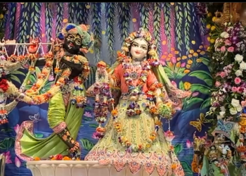 पूरे देश में बड़े उत्साह के साथ मनाया जा रहा है जन्माष्टमी का त्यौहार , मथुरा, जयपुर और केरलम के मंदिरों में उमड़ा जनसैलाब