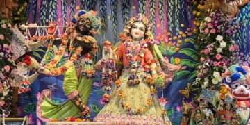 पूरे देश में बड़े उत्साह के साथ मनाया जा रहा है जन्माष्टमी का त्यौहार , मथुरा, जयपुर और केरलम के मंदिरों में उमड़ा जनसैलाब