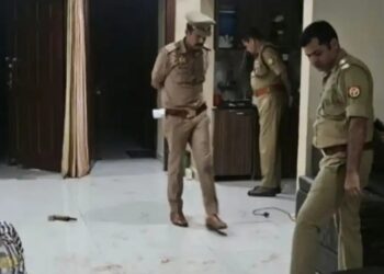 Lucknow के नाका में 17 वर्षीय बेटे ने मां पर उपकरण से किया हमला, AI से सीखा था मां की हत्या और सबूत मिटाने का तरीका, ऑनलाइन मंगवाया रिंच; डायरी में लिखी साजिश
