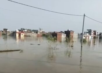 लखनऊ में गोमती नदी ने mac, घर-गलियां डूबीं, 40 हजार घरों में पानी, 10 हजार का पलायन