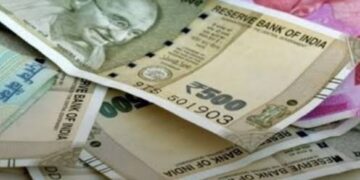 UPI के बाद अब अपने ही बैंक खाते से कैश निकालने-जमा करने पर बढ़ी फीस, 3 बार फ्री फिर ₹4 प्रति हजार