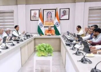 उत्तर प्रदेश की योगी सरकार के 22 बड़े फैसले, शिक्षा कर्मचारियों को कैशलेस इलाज और गाय पालने पर ₹50 हजार तक अनुदान