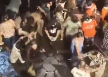 कोलकाता में दुर्गा पूजा के दौरान पंडाल ढहने से भगदड़, 19 की मौत, 35 घायल